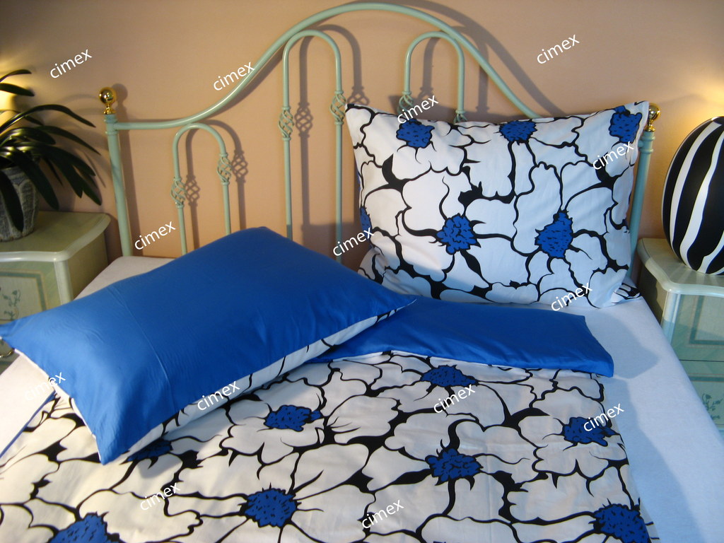 Bavlna kalandr-Mramorové květy a jedna strana UNI modrá