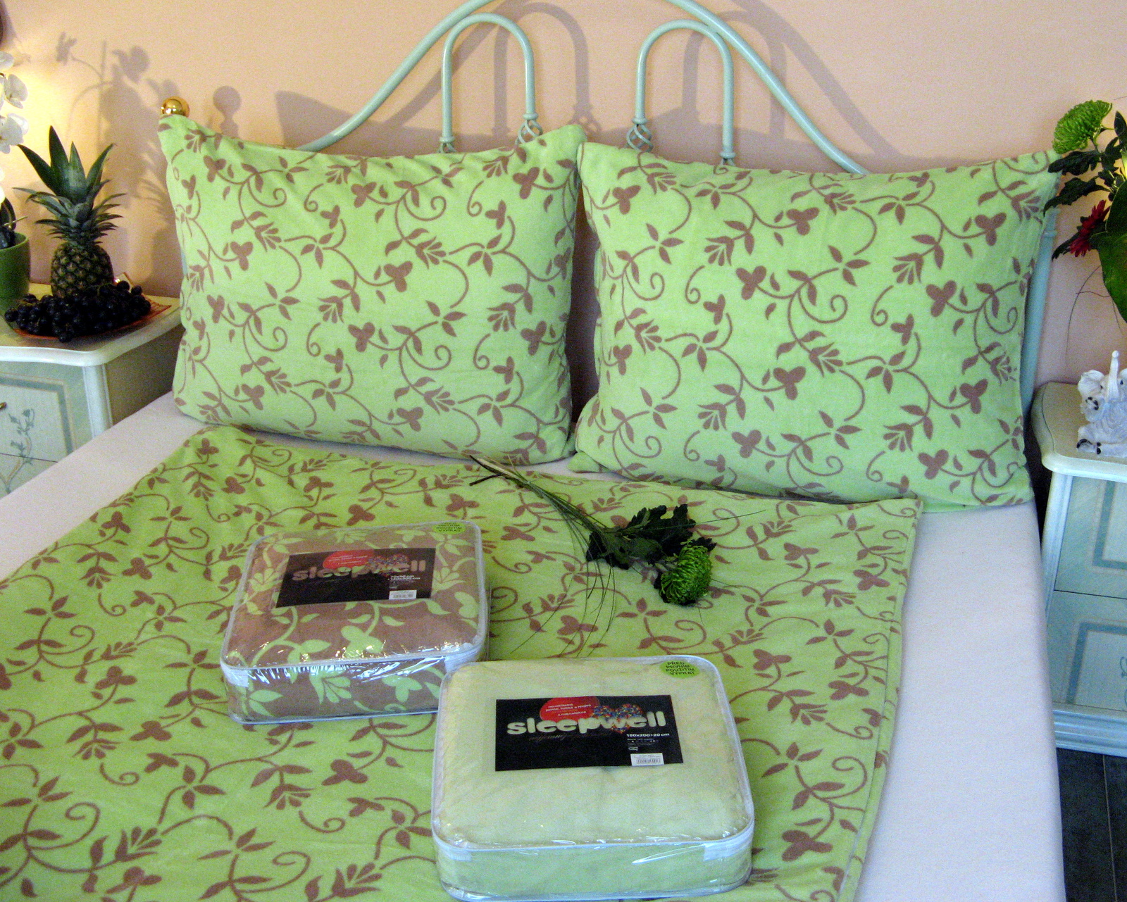 Povlečení mikrovlákno-Hnědé větvičky na zeleném na jednu postel pouze dva kus 1+1