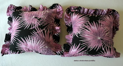 Dekorační polštářky s volánem-Palmové listy fialkovo smetanové na černém