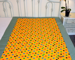 Přehoz jednolůžko-Barevné puntíky na žlutém lem Počet kusů skladem 2 ks